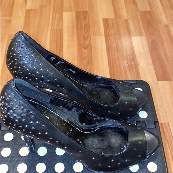 Report Signature Studded Leather Pumps👠 - Picture 3 of 9